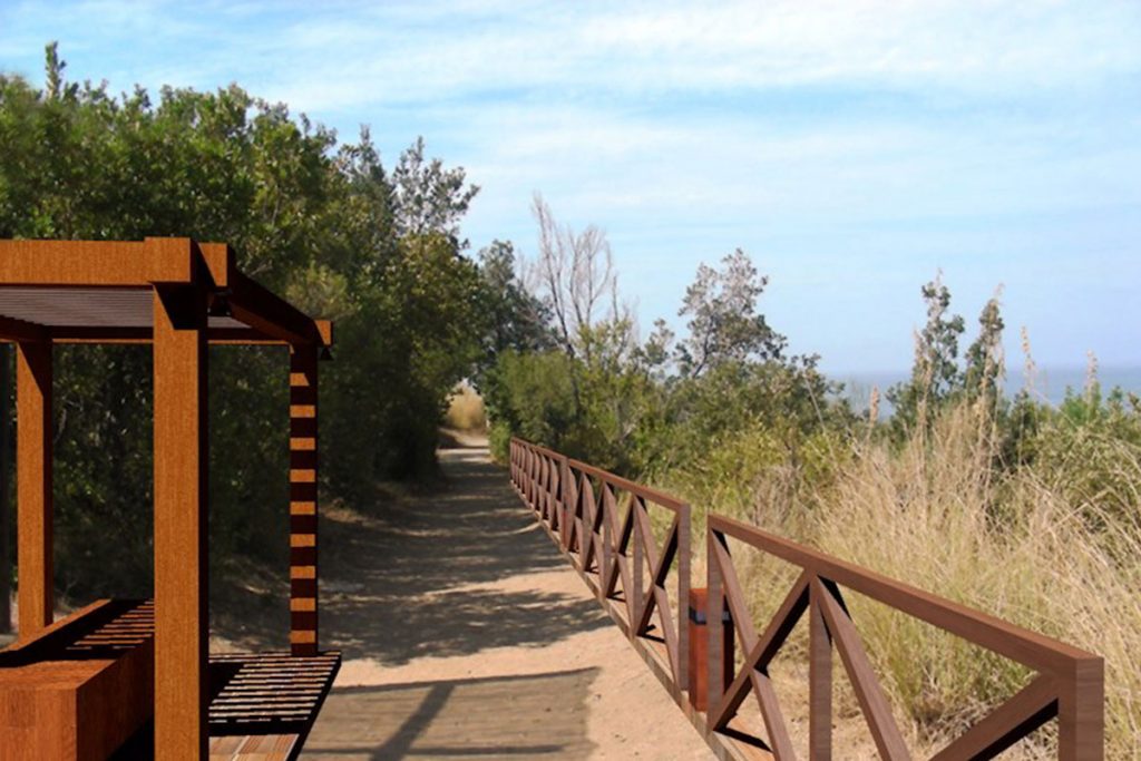Clay track with gazebo and wooden protection