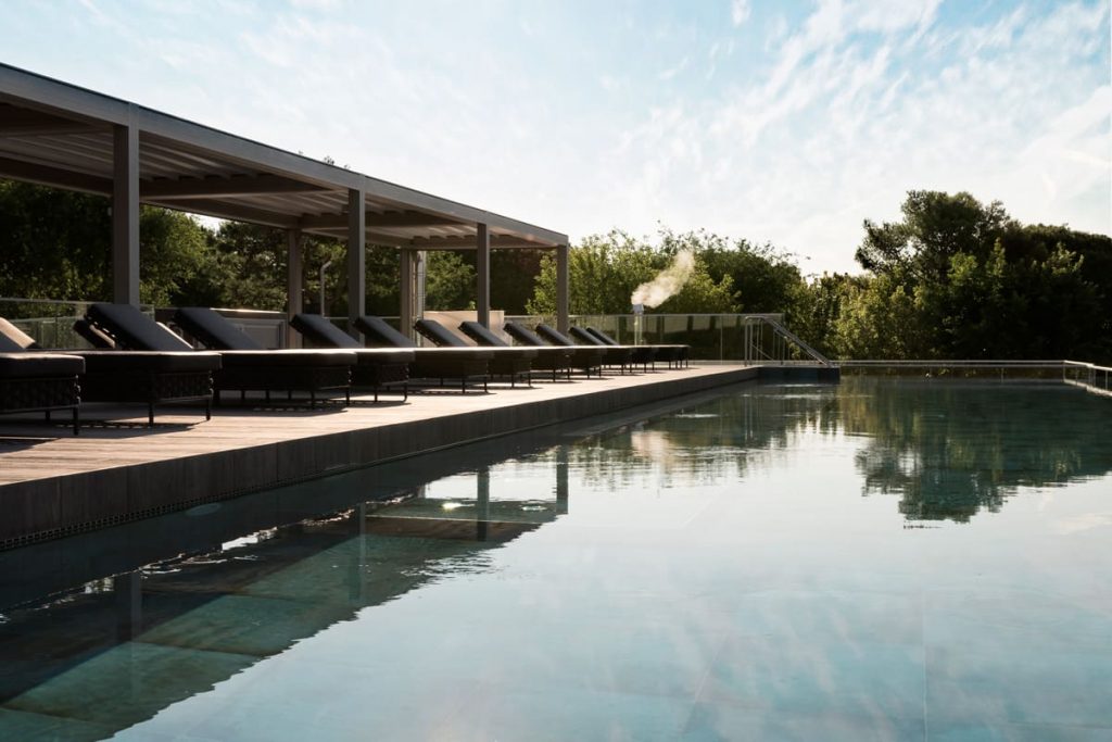  solarium esterno con piscina