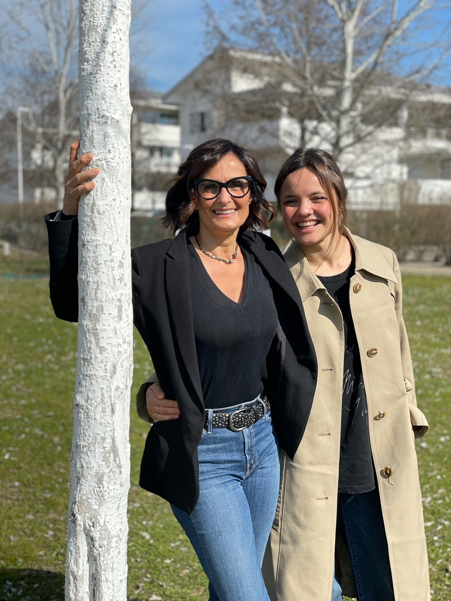 On the left Silvia pini and on the right Ludovica Braglia