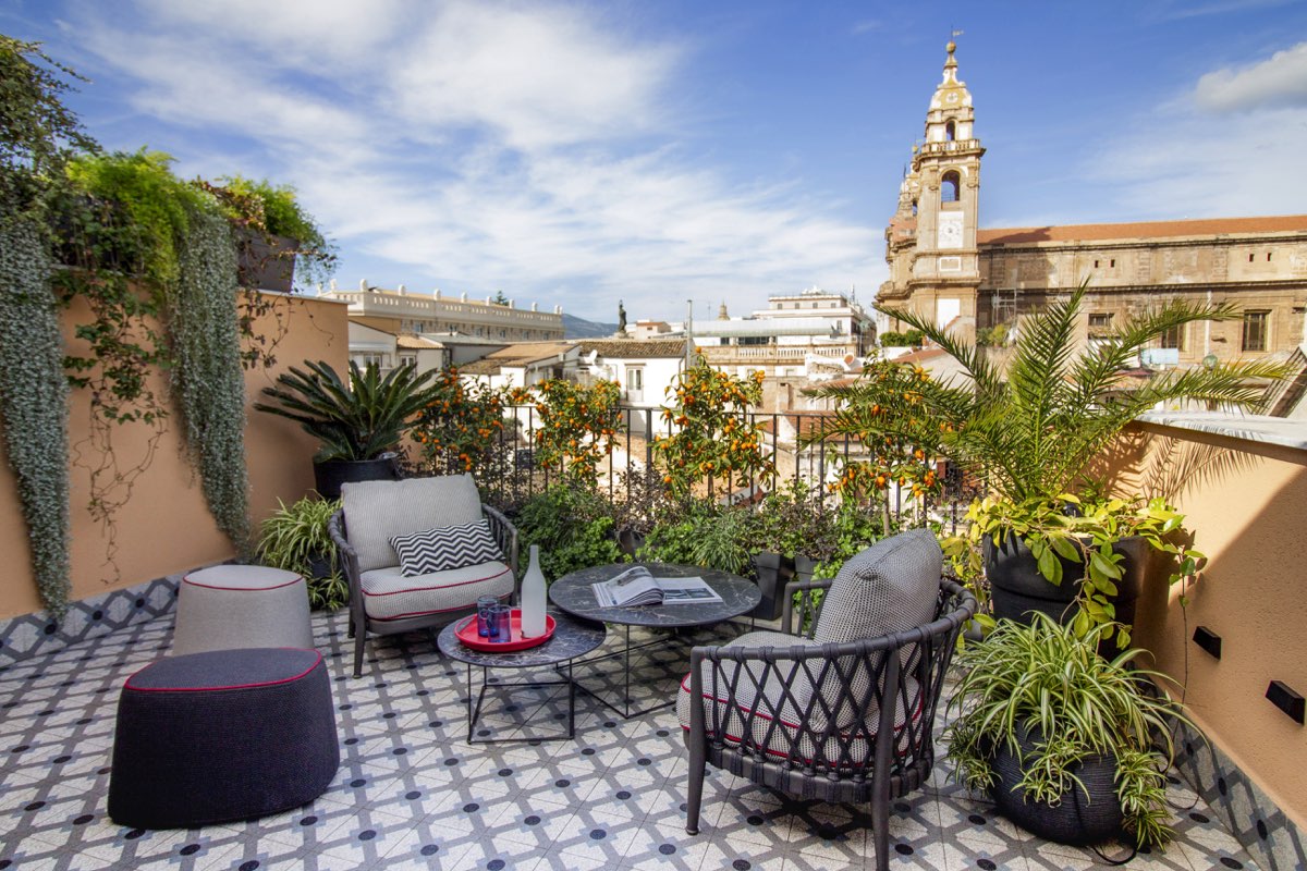 Terrace with armchairs and an outdoor table