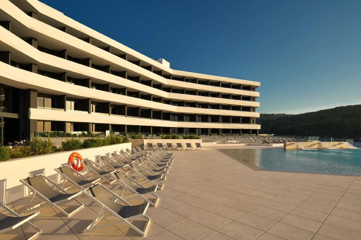 Grand Hotel View Pedestal