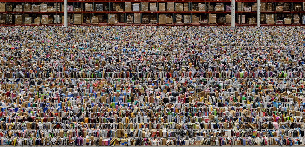 Andreas Gursky, Amazon, 2016 © ANDREAS GURSKY, by SIAE 2023 Courtesy: Sprüth Magers