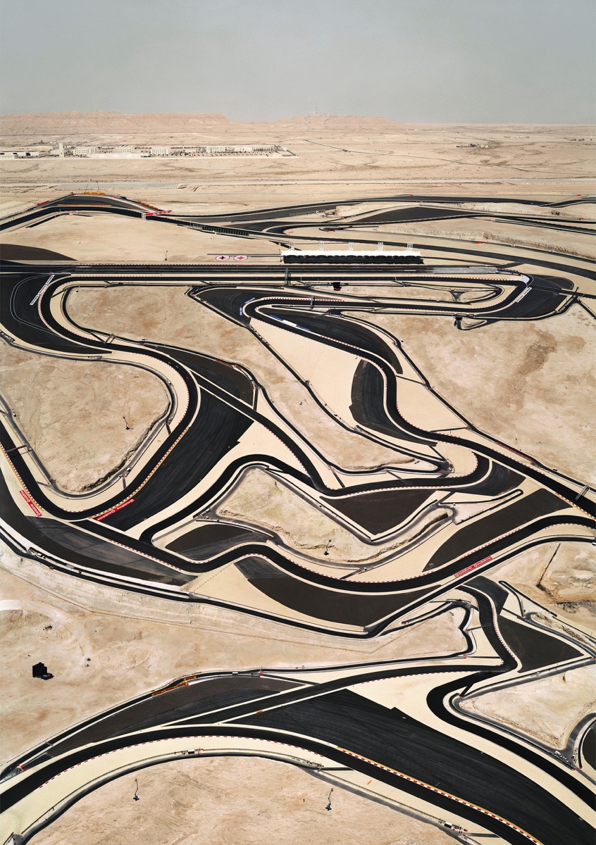 Andreas Gursky, Bahrain I, 2005 © ANDREAS GURSKY, by SIAE 2023 Courtesy: Sprüth Magers