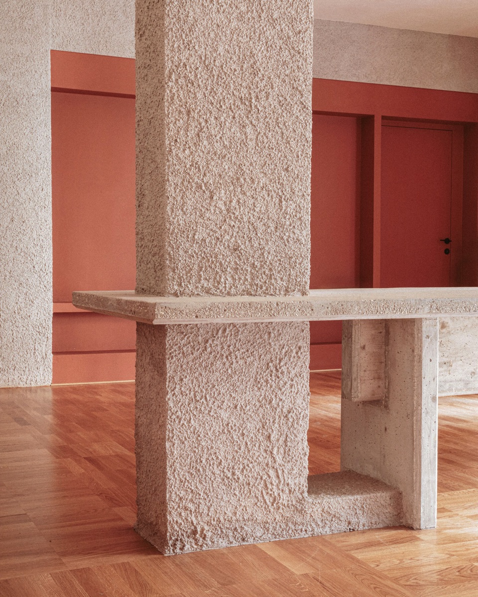 Parquet flooring defines the spaces of the Four Spaces project.