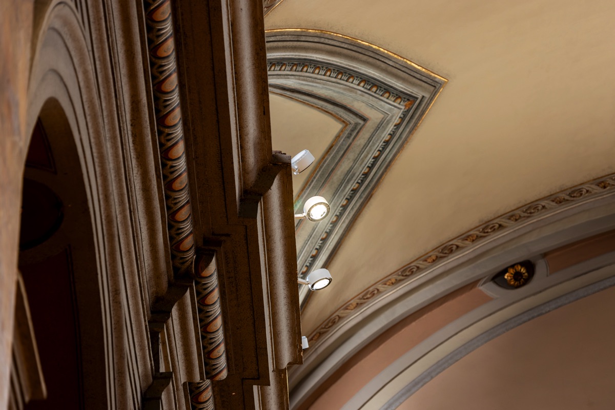 Corpi illuminanti della chiesa di Santa Lucia a Verona